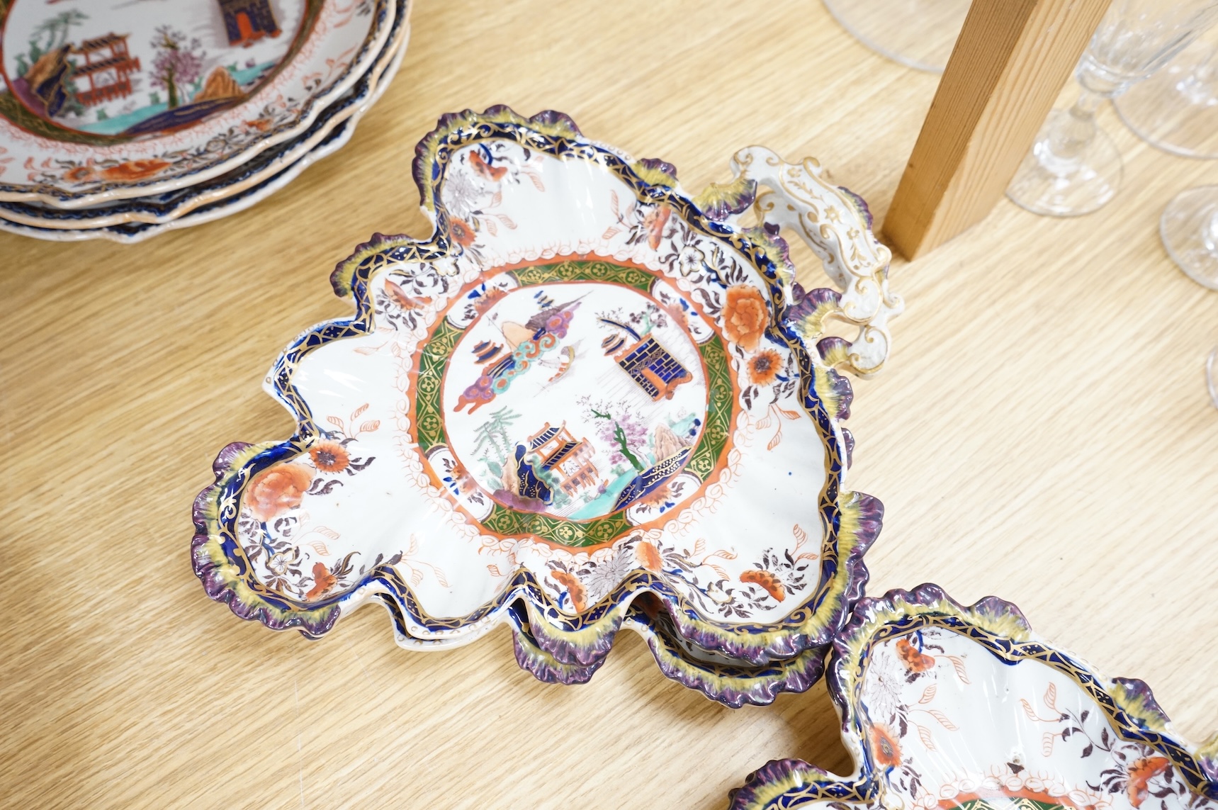 A Mason’s ironstone chinoiserie pattern part dessert service, c.1830-50, comport 15.5cm high